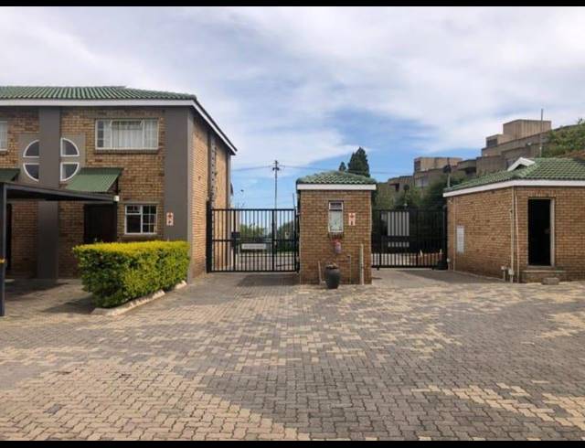 2 BEDROOM APARTMENT FOR SALE IN PRIMROSE HILL